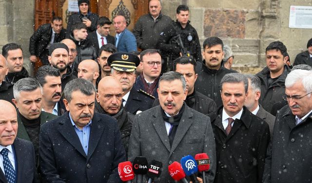 İçişleri Bakanı Mustafa Çiftçi ve Bakan Yusuf Tekin Bayram Namazını Erzurum’da Kıldı