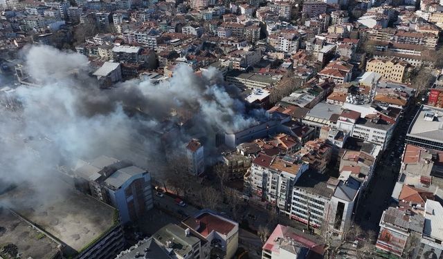 İş Merkezinde Yangın Paniği: 2 Kişi Dumandan Etkilendi