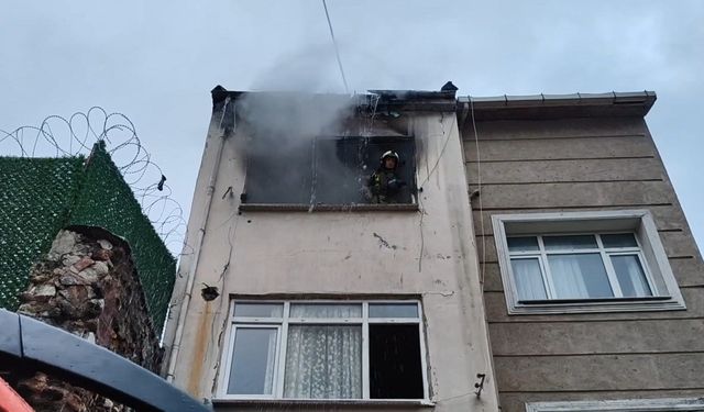 İstanbul Fatih’te Binada Çıkan Yangında 1 Kişi Hayatını Kaybetti