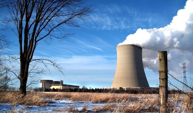 İran Atom Enerjisi Kurumu: Buşehr Nükleer Enerji Santrali Sahasına Füze İsabet Etti