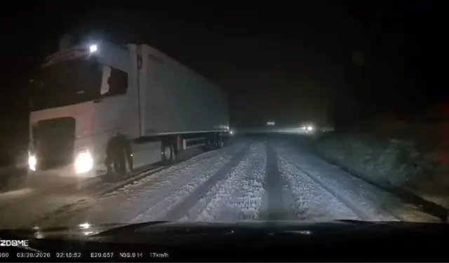 Kar Yağışı İnegöl- Domaniç Kara Yolunda Ulaşımı Olumsuz Etkiledi