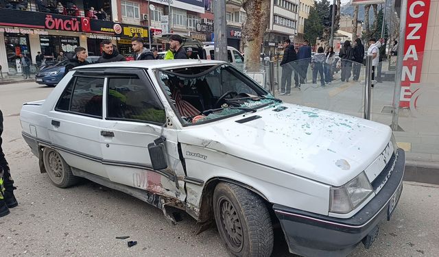 Amasya'da Otomobille Çarpışan Motosikletli Yaralandı