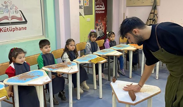 Erzincan’da Öğrenciler Çömlek Yapımını Ustasından Öğreniyor