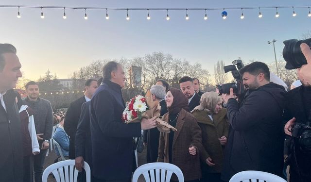 AK Parti Sözcüsü Ömer Çelik Gençlerle İftar Yaptı