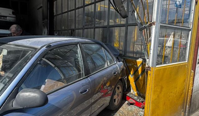 Önce Araca Çarptı, Sonra Tamirhaneye Daldı