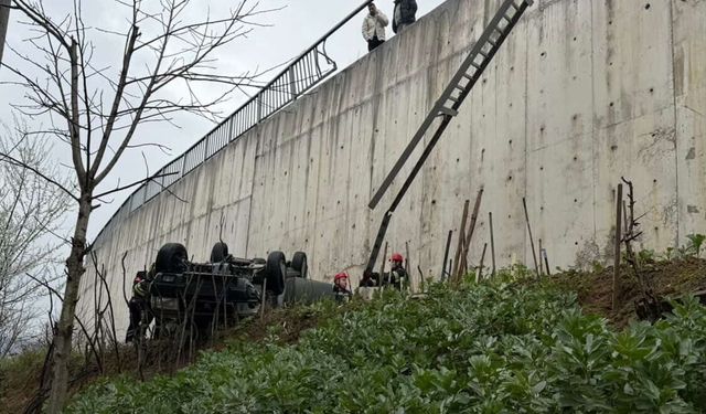 Otomobil İstinat Duvarını Aşarak Düştü: 1 Yaralı