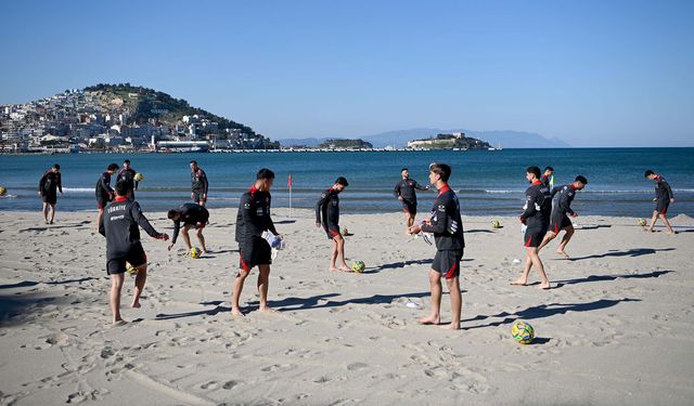 Plaj Futbolu Milli Takımı’nın Kuşadası Kampı Başladı