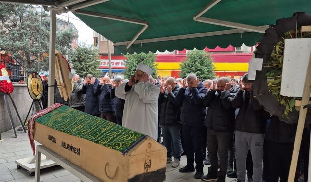 Spor Yaparken Kalp Krizi Geçirip Ölen Hemşire Toprağa Verildi