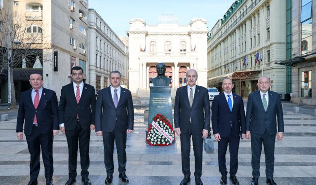 Numan Kurtulmuş, Bükreş’teki Atatürk Anıtı’nı Ziyaret Etti