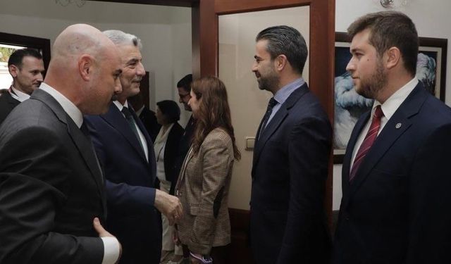 Ticaret Bakanı Ömer Bolat Kamerun’a Gitti