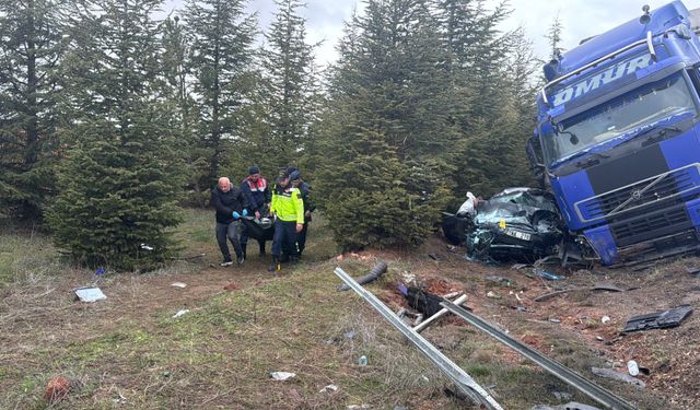 Kontrolden Çıkan TIR Karşı Şeride Daldı: 1 Ölü 2 Yaralı