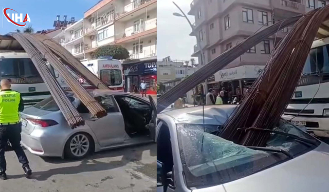 İnşaat Demirleri Otomobile Ok Gibi Saplandı