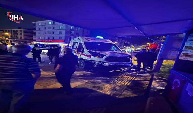 Ankara’da Korkutan Kaza: Ambulans ile Hafif Ticari Araç Çarpıştı, 4 Yaralı