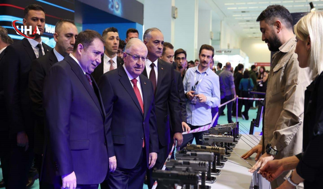 Bakan Güler Teknoloji Fuarını İnceledi