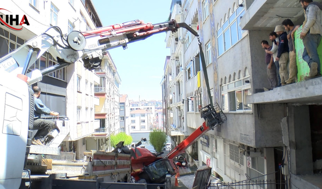 Güngören’de İş Makinesi Dehşeti: Yokuşta Kaydı, Ortalığı Savaş Alanına Çevirdi