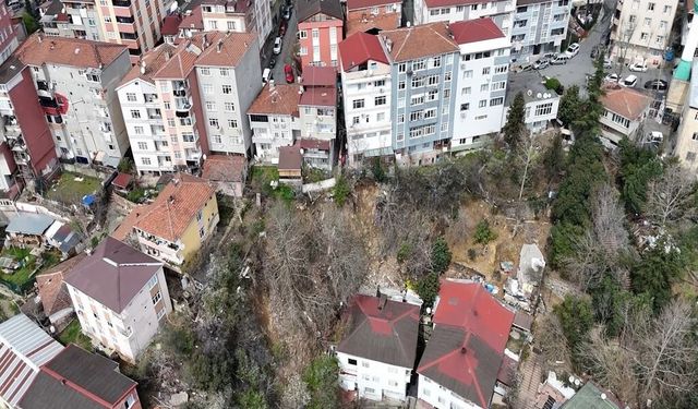 İstanbul'da Korkutan Toprak Kayması