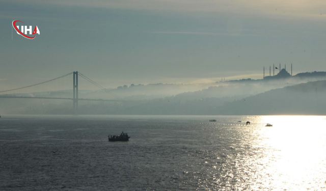 İstanbul Boğazı Sise Teslim Oldu: Görüş Mesafesi Düştü