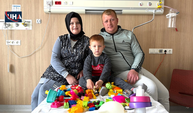 3 Yaşındaki Göktuğ Kalp Nakli Beklerken İlaçla Hayata Tutundu