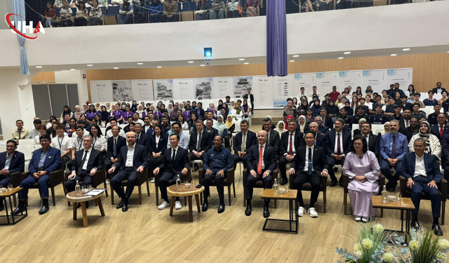 Erol Özvar, Malezyalı Öğrencileri Türkiye'ye Davet Etti