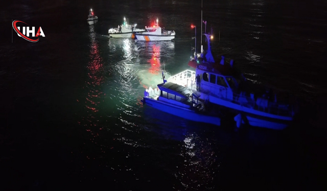 Kadıköy'de Korkutan Tekne Yangını: İtfaiye Müdahale Etti