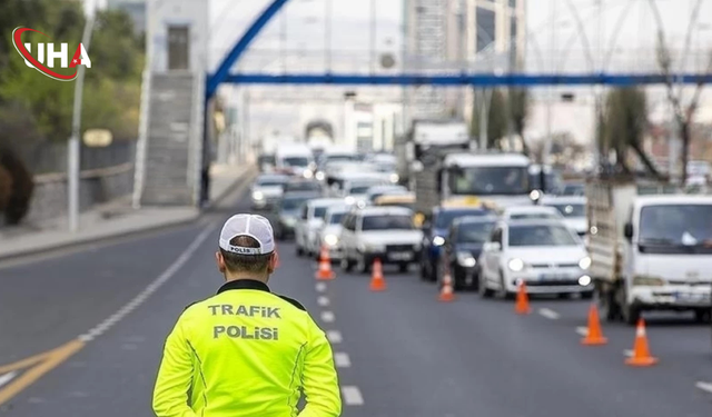 İstanbul’da "Hafta Sonu" Ulaşım Alarmı: 3 İlçede Yollar Kapanıyor, Seferler Duruyor