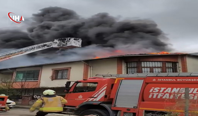 Sultanbeyli’de Yangın Paniği: Bina Çatısı Alev Aldı