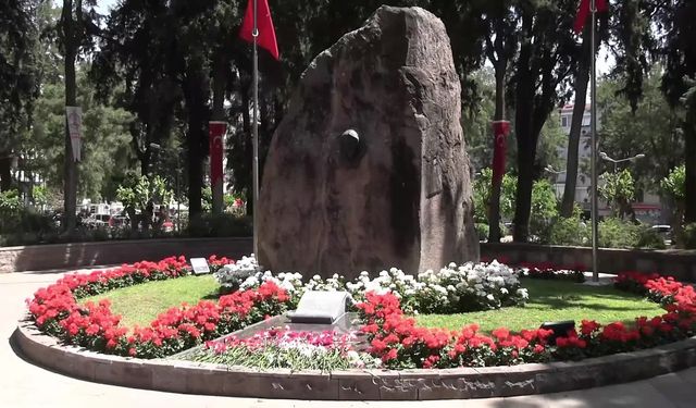 Dervişoğlu’ndan Zübeyde Hanım’a Saygı Duruşu: İzmir’de Anıt Mezar Ziyareti