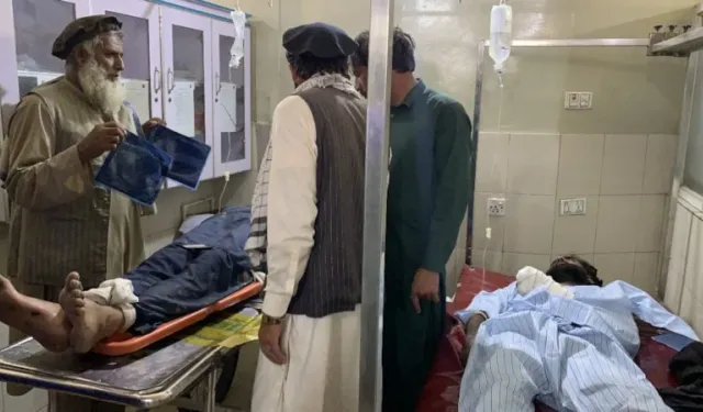 Afganistan'da Mültecileri Taşıyan Kamyon Devrildi: 22 ölü