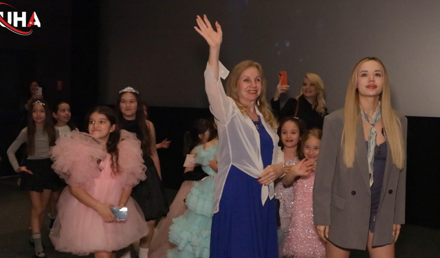 Sihirli Annem Oyuncuları Hayranlarıyla Sinema Salonunda Buluştu