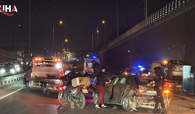 İstanbul D-100’de Üç Araç Birbirine Girdi: Yol Kapatıldı