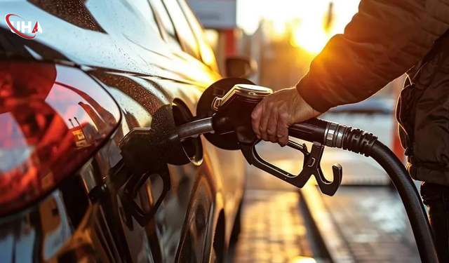 Benzine 7 Mayıs Ayarı: 2 Liralık Zammı ÖTV Kalkanı Göğüsledi