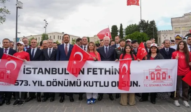 İstanbul'un Fethinin 573. Yıl Dönümü Yoğun Katılımla Kutlanıyor