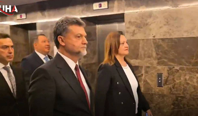 Burcu Köksal Rozet Takmak İçin Genel Merkez'de
