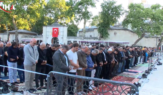 Eyüpsultan Camisi Bayram Namazında Doldu Taşttı