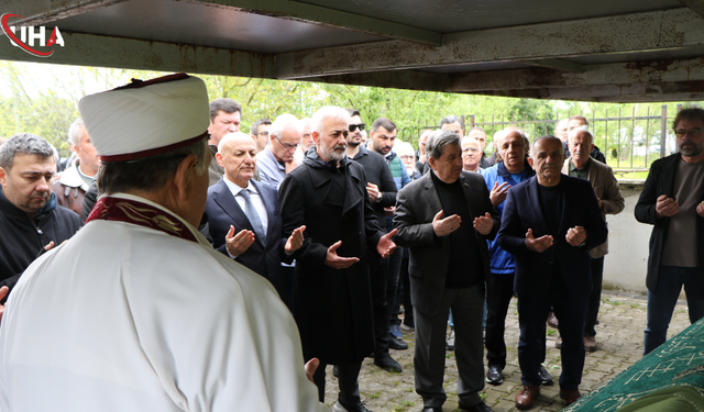 Oyuncu Mehmet Aslantuğ'un Annesi Son Yolculuğuna Uğurlandı