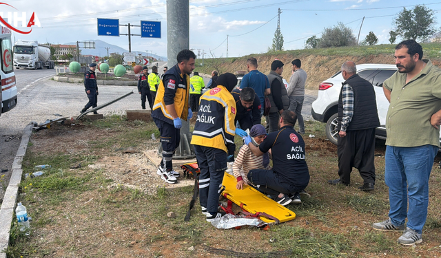 Kavşakta Feci Çarpışma: Sürücüler ve Yolcular Yaralandı