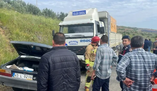 Manisa'da Kamyon ile Çarpışan Otomobildeki Yolcu Öldü