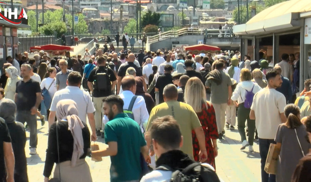 Eminönü'nde Bayram Alışverişi Yoğunluğu