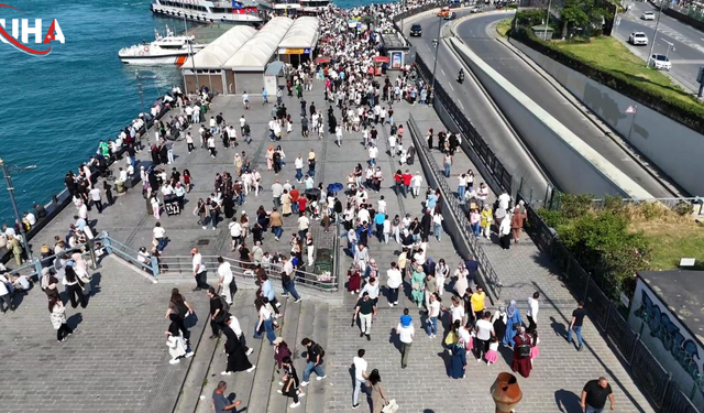 Eminönü’ndeki Bayram Yoğunluğu Havadan Görüntülendi