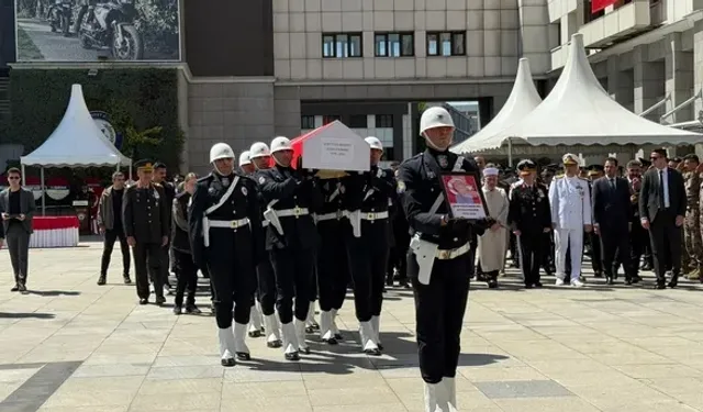 Şehit Polis Memuru Aydın Üyenarık için İstanbul Emniyet Müdürlüğü'nde Tören
