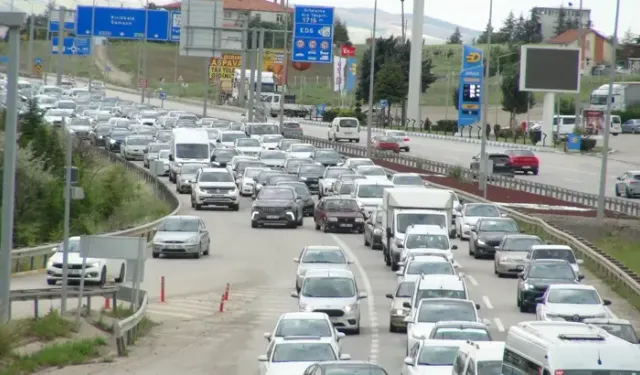 'Kilit Kavşak' Kırıkkale'de Bayram Dönüşü Trafiği Başladı