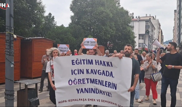 Artvin'de Eğitim Emekçilerine Destek Eylemi Düzenlendi
