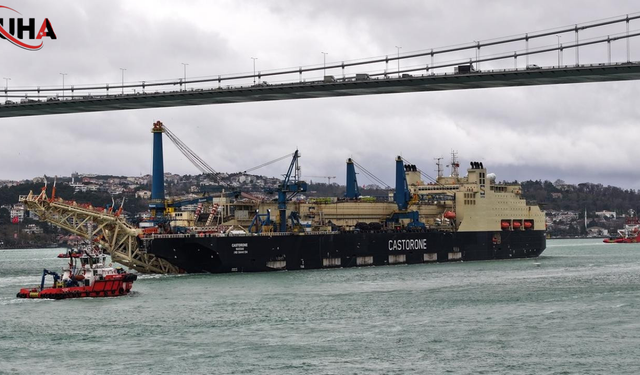 İstanbul Boğazı'nda Olağanüstü Gün: Geçişler Tamamen Durdu