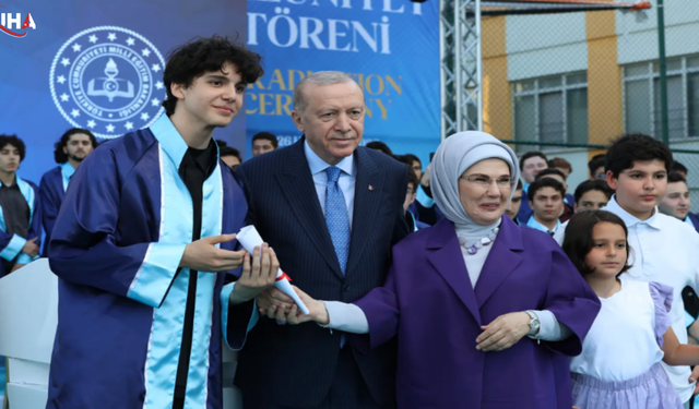 Cumhurbaşkanı Erdoğan, Torununa Diplomasını Kendi Elleriyle Verdi