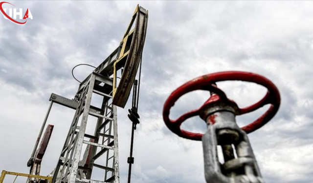 ABD'nin Ham Petrol Stokları Hızla Eriyor