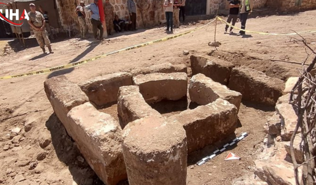 Midyat’ta Tarih Gün Yüzüne Çıktı: Yol Çalışmasında 13 Taş Blok Bulundu