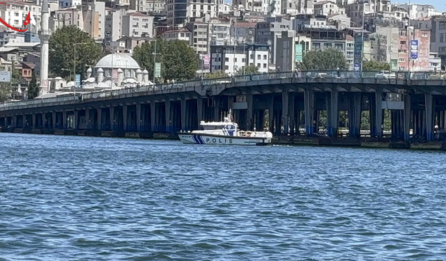 Yolcu Teknesi Köprüye Çarptı, Sarsıntı Can Aldı