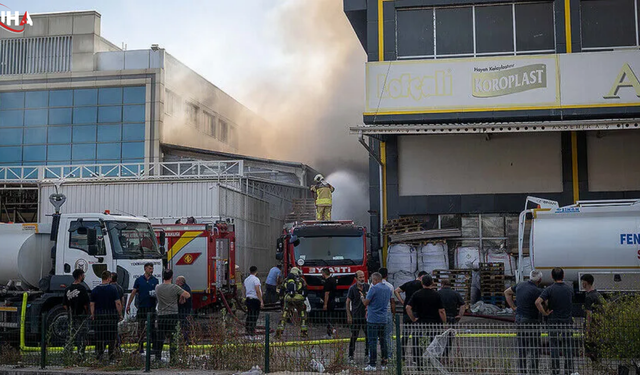 Ankara Yenimahalle'de Korkutan Depo Yangını
