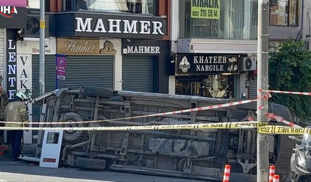 Fatih'te İETT Otobüsü, Ambulansla Çarpıştı: 5 Yaralı