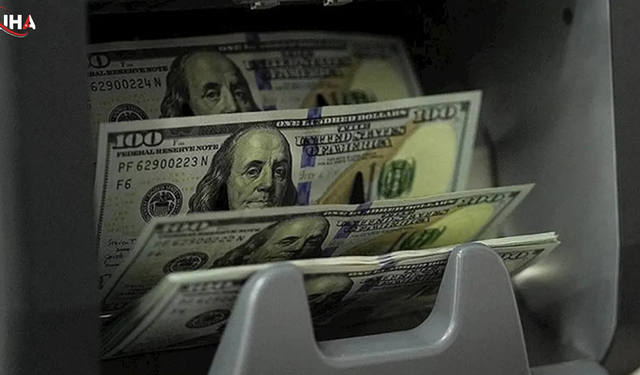 Döviz Piyasasında Karışık Seyir: Dolar Düşüşte, Euro Yükselişte